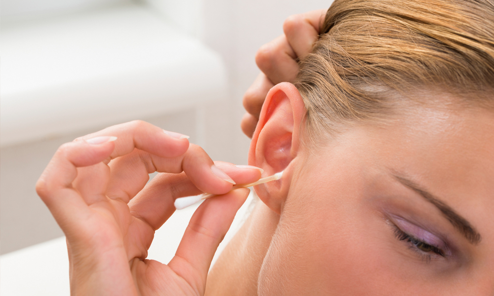 tappo di cerume: come toglierlo e pulire correttamente le orecchie